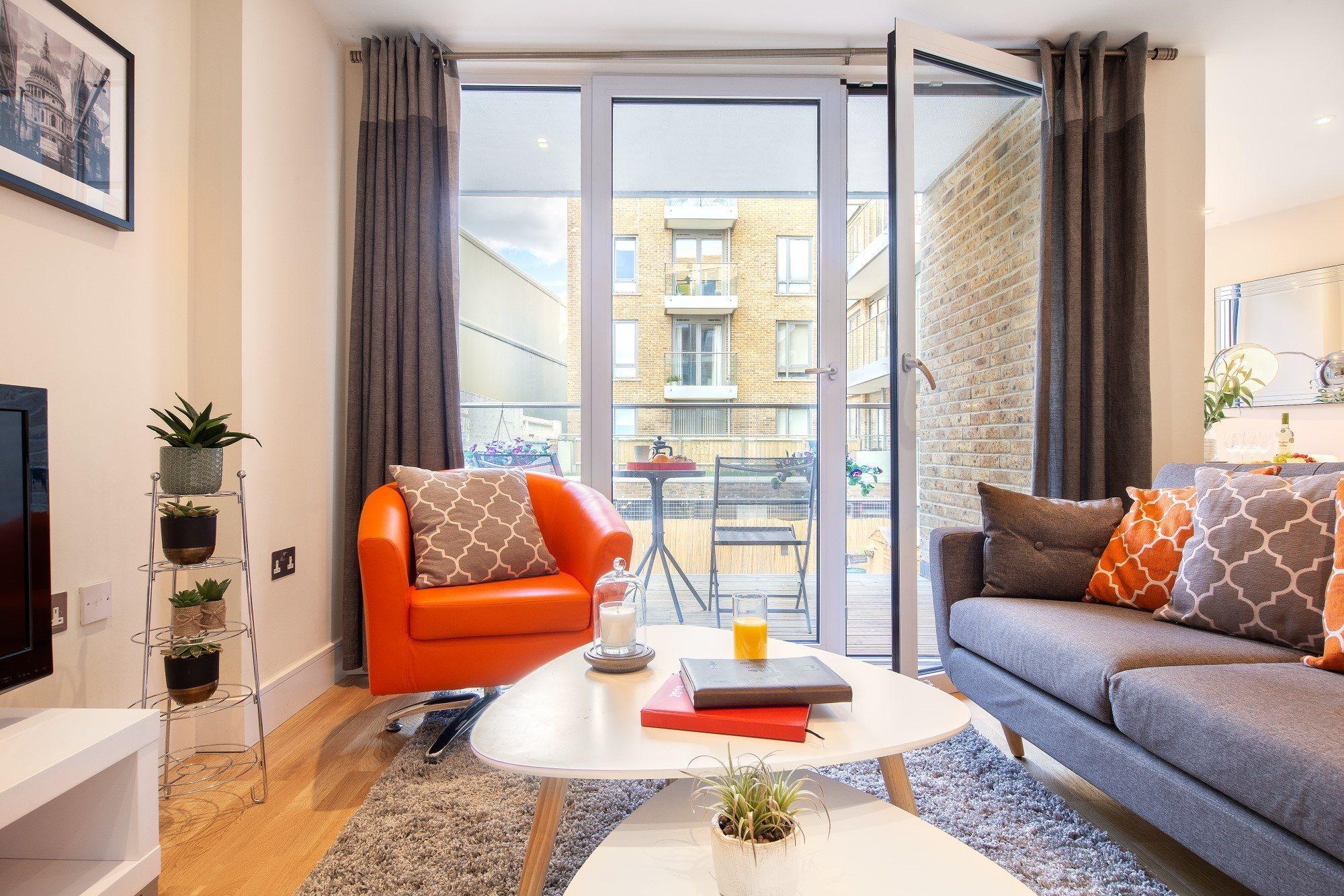 Two Bedroom Serviced Apartment With Balcony In Weymouth Building, Deacon Street ลอนดอน ภายนอก รูปภาพ