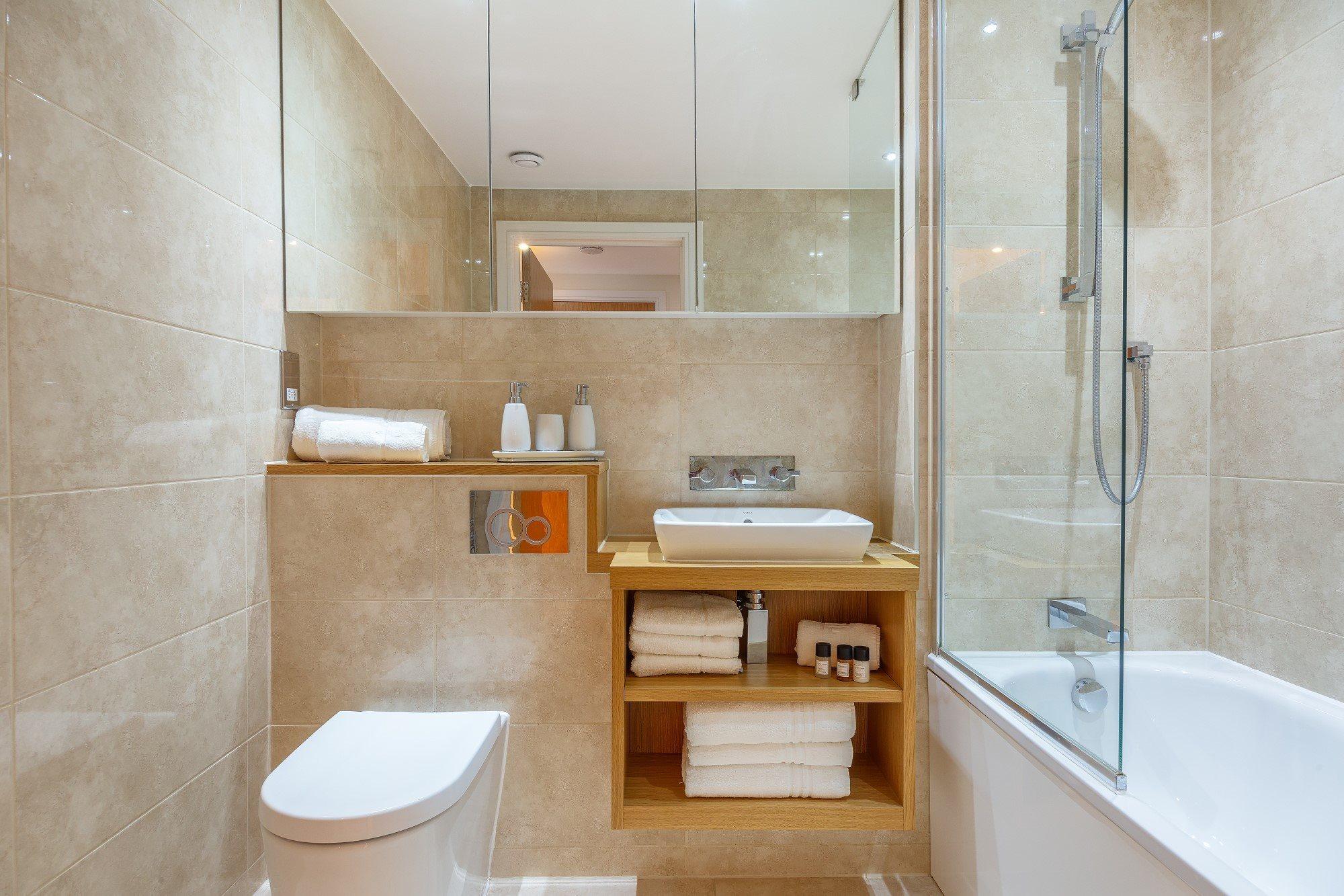 Two Bedroom Serviced Apartment With Balcony In Weymouth Building, Deacon Street ลอนดอน ภายนอก รูปภาพ