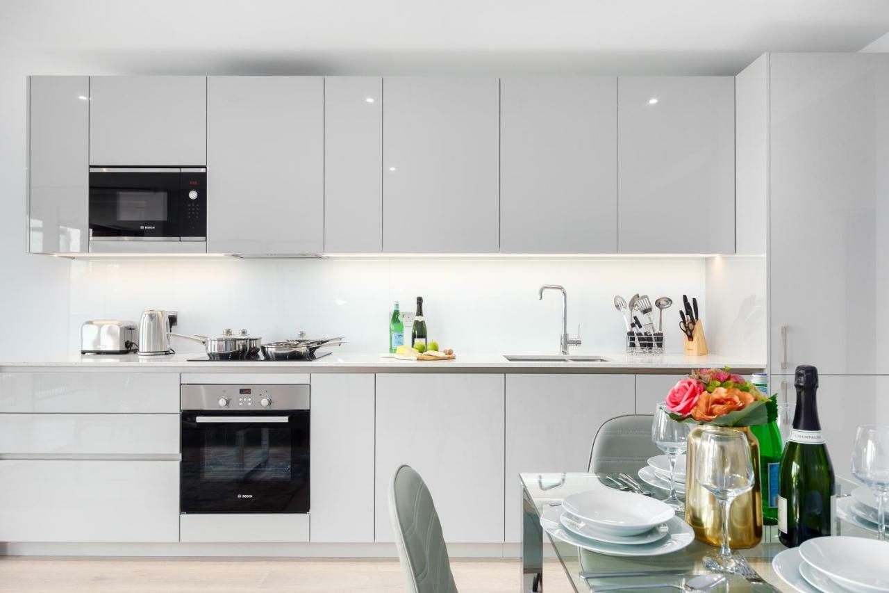 Two Bedroom Serviced Apartment With Balcony In Weymouth Building, Deacon Street ลอนดอน ภายนอก รูปภาพ