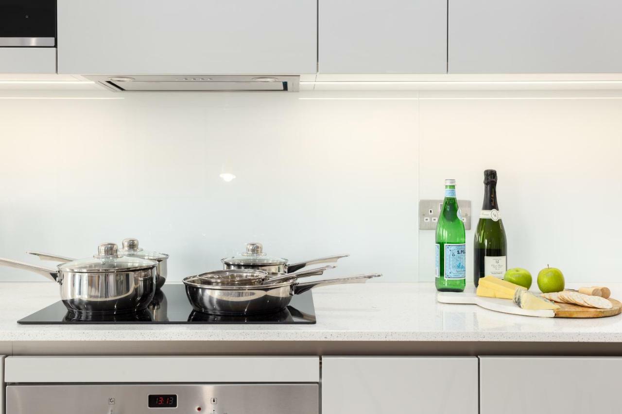 Two Bedroom Serviced Apartment With Balcony In Weymouth Building, Deacon Street ลอนดอน ภายนอก รูปภาพ