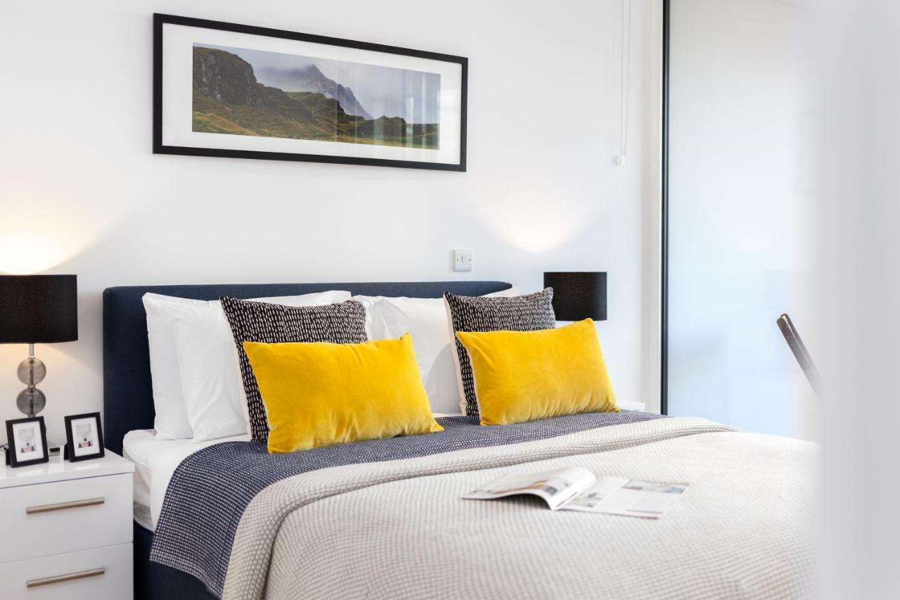Two Bedroom Serviced Apartment With Balcony In Weymouth Building, Deacon Street ลอนดอน ภายนอก รูปภาพ